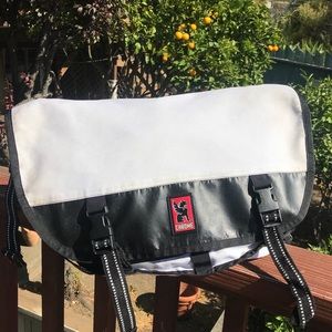 Chrome Mini Metro messenger bag-fits up to 15” 💻